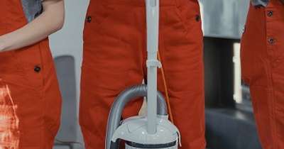 In-house Cleaning vs. Outsourcing Office Cleaning: The Battle for a Pristine Workspace